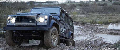 Land Rover: Electric Defender feiert in Genf Weltpremiere