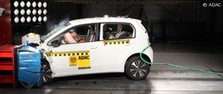 VW e-up! überzeugt im ADAC Crashtest