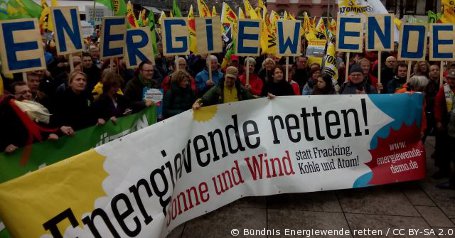 30.000 Demonstranten gehen für Energiewende auf die Straße