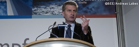 Oettinger rechnet mit Strompreiserhöhungen von zehn Prozent pro Jahr